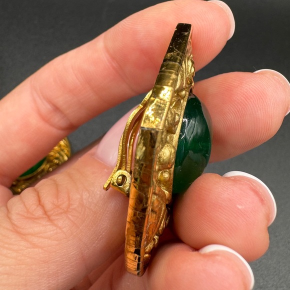 LOT 1520 24K gold plated CHANEL vintage clip on earrings green gripoix glass - Picture 12 of 17